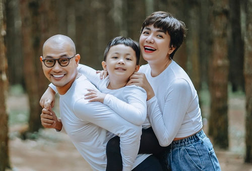 Ái Châu - Huỳnh Đông bù đắp cho con trai