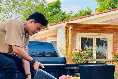 Thoát vẻ bảnh bao, Hồng Đăng trở về làm anh thợ chăm vườn