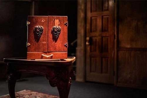 Kỳ bí chiếc hộp của cụ bà Do Thái luôn 'gây họa' cho mọi người