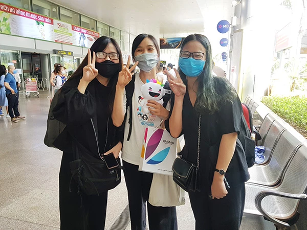 Ba cô gái trẻ đến từ quận Bắc Từ Liêm (Hà Nội) bày tỏ niềm vui!
