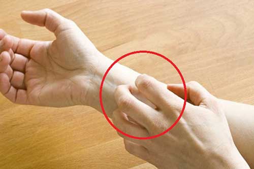 Thấy cơ thể xuất hiện điều này, cảnh báo bạn đang ngập trong độc tố