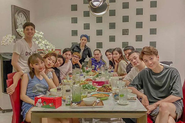 Tình bạn hơn 10 năm trong showbiz của nhóm 'gia đình văn hóa' Đông Nhi - Ông Cao Thắng