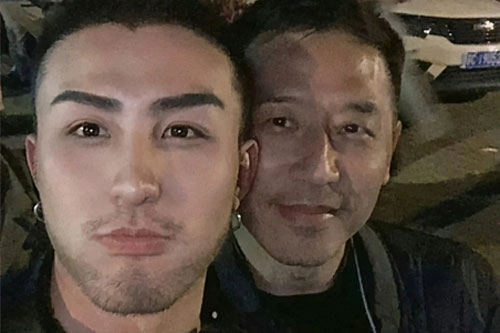 Bạn đời đồng giới của Trương Quốc Vinh bị đồn có tình mới