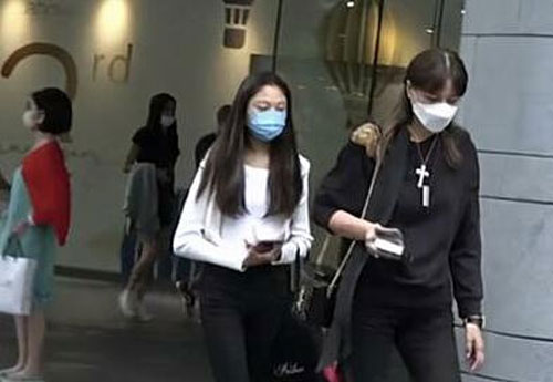 Con gái Nhậm Đạt Hoa gây chú ý vì quá cao