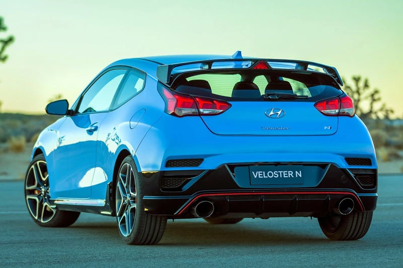 5. Hyundai Veloster N 2020 (giá khởi điểm: 27.600 USD, điểm tổng thể: 8,2/10). 