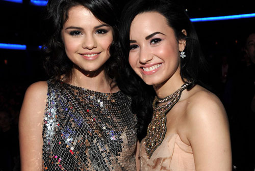 Không còn là bạn, Selena Gomez vẫn khen ngợi Demi Lovato