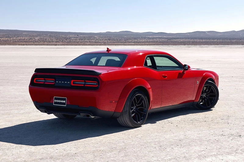 7. Dodge Challenger 2020 (giá khởi điểm: 28.095 USD, điểm tổng thể: 7,9/10). 