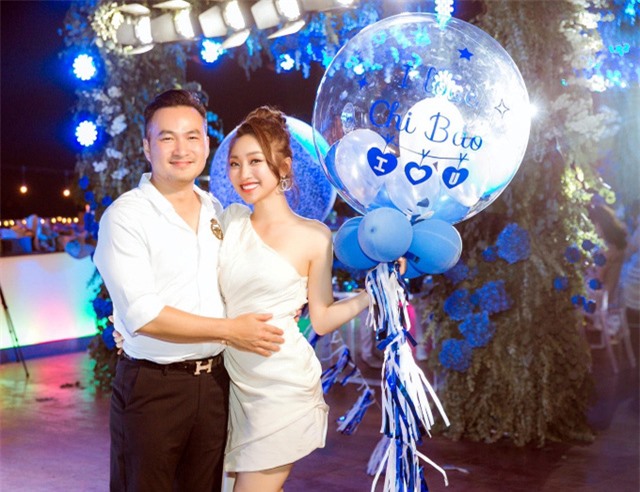 Chuyện tình quý ông điển trai showbiz Việt với các nữ doanh nhân trẻ đẹp