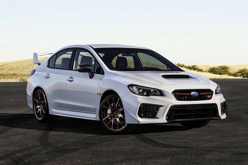 9. Subaru WRX 2020 (giá khởi điểm: 27.495 USD, điểm tổng thể: 7,3/10). 