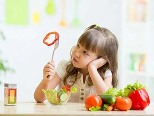 Sai lầm khi cho bé ăn rau xanh làm mất đi dưỡng chất, dễ sinh bệnh