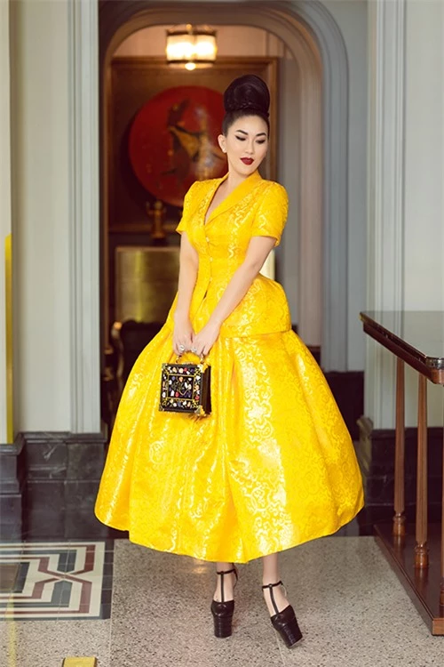 Fashionista Hằng Châu.