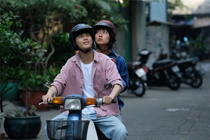 Avin Lu và Hồ Thu Anh trong cảnh đầu tiên được bấm máy của phim Sài Gòn trong cơn mưa.