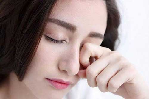 Những hành động tưởng vô hại nhưng lại làm tổn thương mắt, việc số 3 ai cũng từng làm