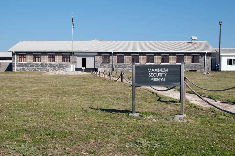 6. Nhà tù Đảo Robben (Nam Phi).