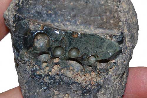 Sốc: Sản phẩm của thế kỷ 20 xuất hiện ở hầm mộ, di tích Ba Tư 1.000 năm