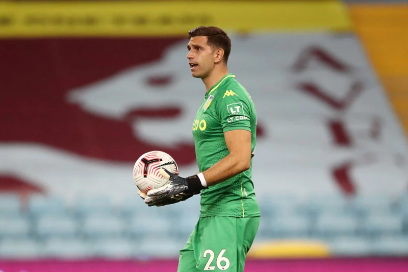 10. Emiliano Martinez (Arsenal qua Aston Villa, 20 triệu bảng).