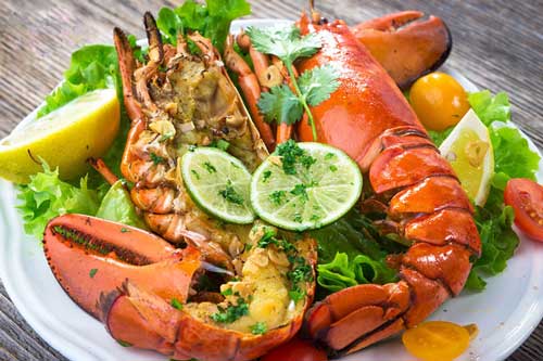 Tôm hùm nướng muối ớt cay cay, thơm thơm ai cũng mê tít