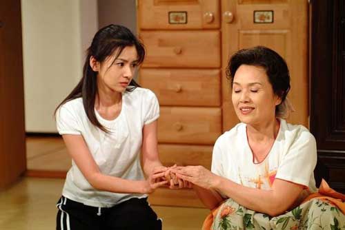 Sau đám cưới mẹ chồng đòi giữ hộ vàng cưới, tôi xác định đưa là mất, nào ngờ 3 năm sau bà dúi vào tay số vàng đã "nở" ra gấp 4