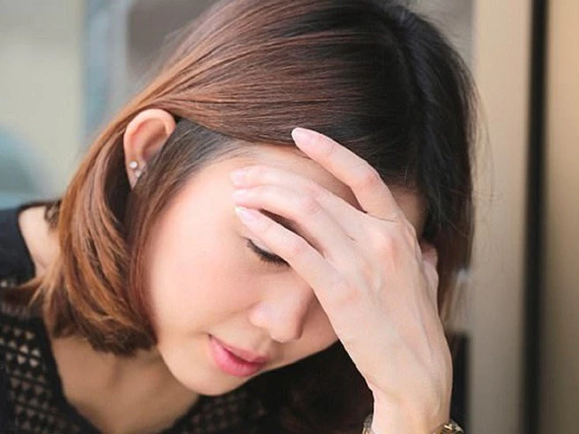 Đau đầu thường do stress mà ra nhưng cũng có thể xuất phát từ việc ăn kiêng kham khổ.