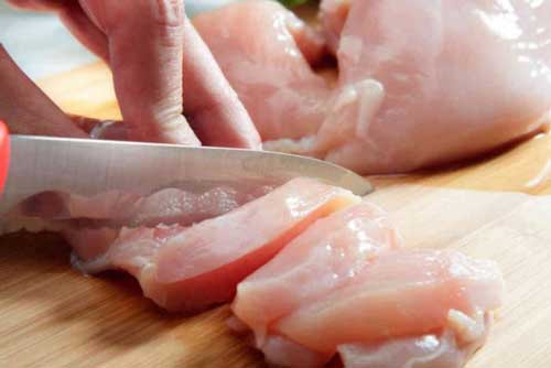 Thói quen 'chết người' khi chế biến thịt gà cần tránh ngay kẻo rước họa vào thân