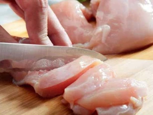 Thói quen 'chết người' khi chế biến thịt gà cần tránh ngay kẻo rước họa vào thân