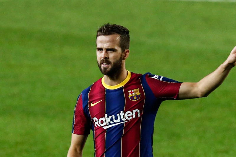 5. Miralem Pjanic (Juventus sang Barcelona, 60 triệu euro).