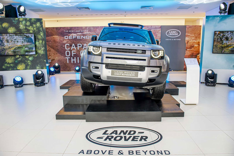 Cận cảnh Land Rover Defender 2020 tại đại lý