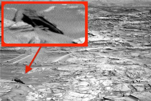 Phát hiện UFO hình tàu khu trục ngôi sao rơi trên sao Hỏa?