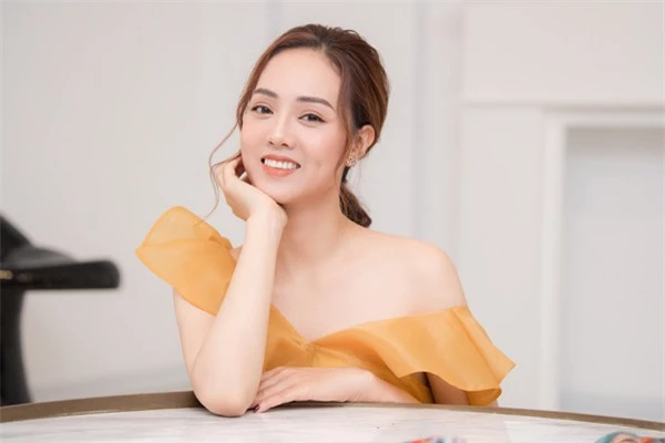 Bạn gái kém 15 tuổi của NSND Công Lý ngày càng xinh đẹp và trẻ trung sau 6 năm hẹn hò - Ảnh 7.