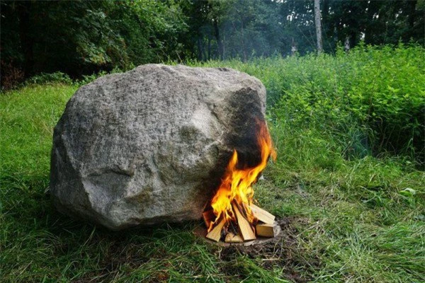 Hòn đá tự phát ra Wifi khi đốt nóng.