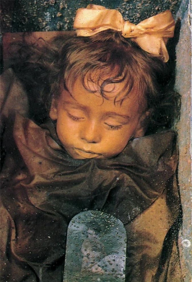Xác ướp nguyên vẹn của cô bé 2 tuổi người Italy Rosalia Lombardo 