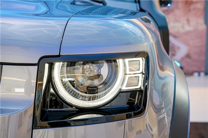 Đèn pha xe Land Rover Defender thế hệ mới