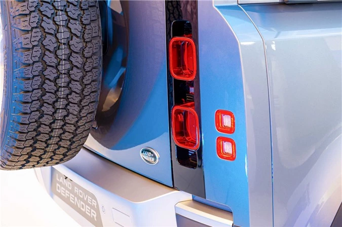 Đèn hậu xe Land Rover Defender thế hệ mới