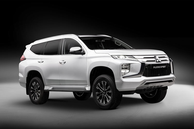 Cận cảnh Mitsubishi Pajero Sport 2020 vừa ra mắt tại Việt Nam, so kè  với Toyota Fortuner, Hyundai Santa Fe