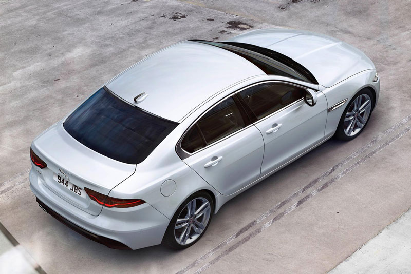 Sedan mạnh 201 mã lực, siêu tiết kiệm nhiên liệu, giá gần 900 triệu