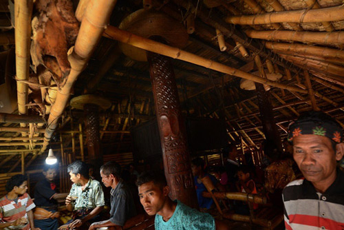 'Rợn người' về hủ tục bắt cóc cô dâu trên đảo Sumba