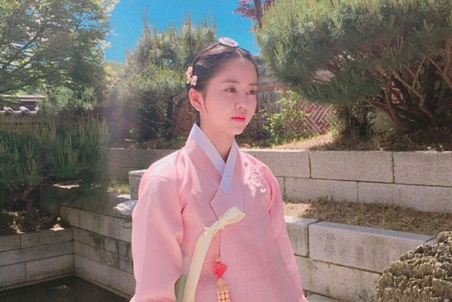 Son Ye Jin "bỏ bom" dự án phim cổ trang "siêu khủng", Kim So Hyun trở thành kẻ thế vai khiến fan tiếc nuối