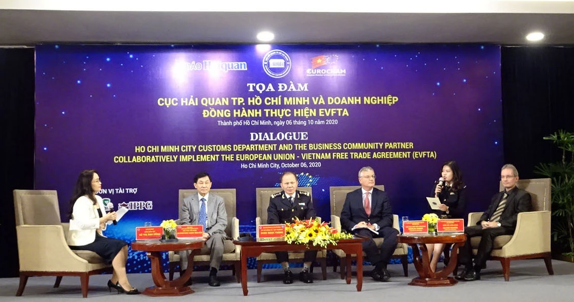 Các chuyên gia kinh tế chia sẻ tại tọa đàm: “Cục Hải quan TP.Hồ Chí Minh và Doanh nghiệp đồng hành thực hiện EVFTA”.
