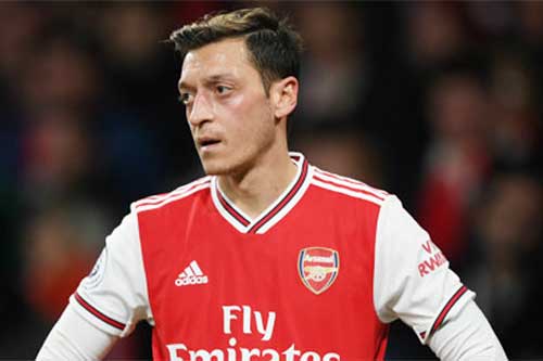 Oezil có nguy cơ bị loại khỏi đội hình Arsenal