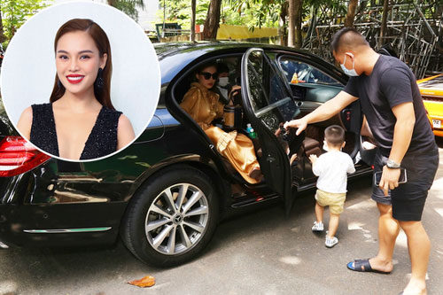 Chồng con tháp tùng Giang Hồng Ngọc đi quay