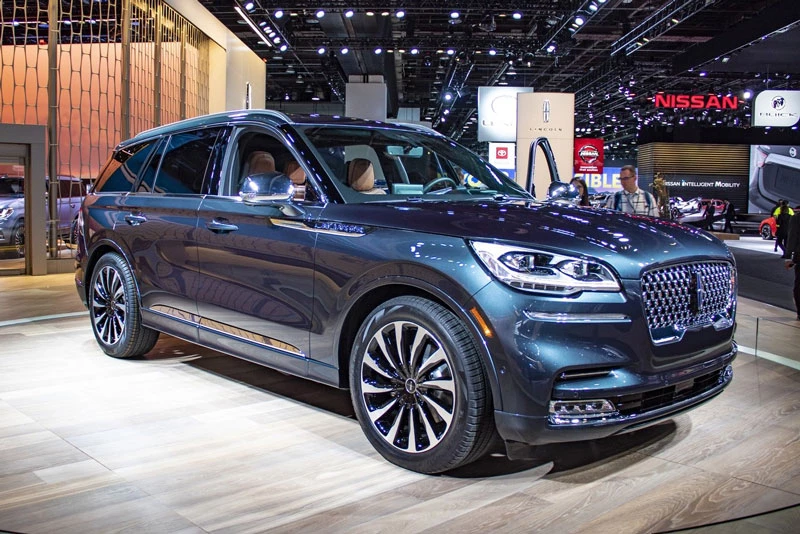 5. Lincoln Aviator 2020 (giá khởi điểm: 51.100 USD, điểm tổng thể: 8/10).