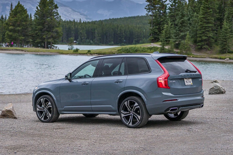 8. Acura MDX Hybrid 2020 (giá khởi điểm: 53.000 USD, điểm tổng thể: 7,7/10).