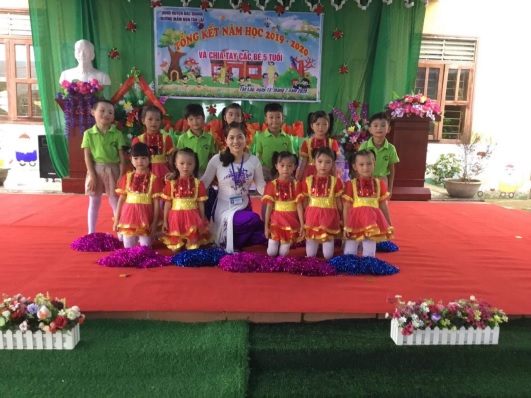 Nữ Hiệu trưởng ở trường mầm non vùng cao Tân Lập