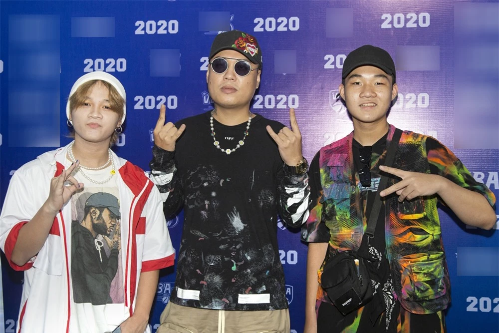 Từ trái qua: Winner nhóm P336, rapper LK và Kenji hội ngộ ở event.Người hùng sân đấu phát sóng lúc 22h45 thứ sáu hằng tuần, từ 6/11 trên kênh HTV7.