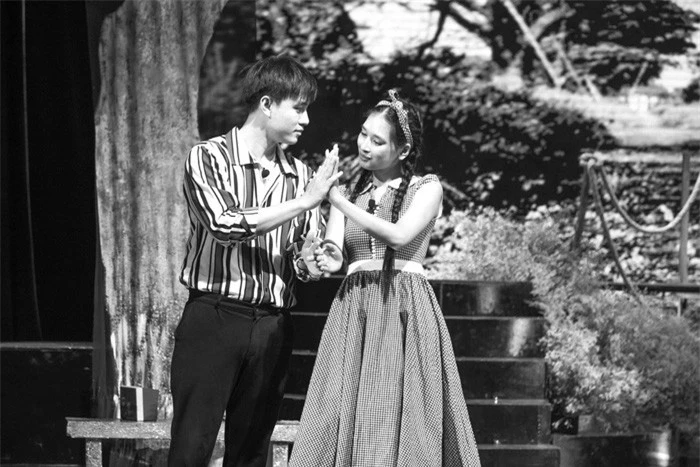 Diễn viên Quang Trọng và Yến Nhi - người đảm nhận vai nữ chính Cẩm Phô trong nhạc kịch &quot;Trại hoa vàng&quot;