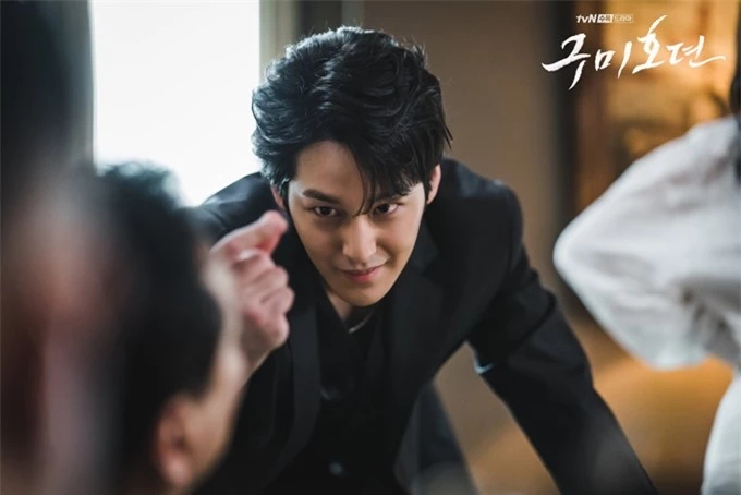 Trong phim truyền hình sắp lên sóng, Kim Bum vào vai Yi Ran - một kẻ nửa người nửa hồ ly. Mang nhiều tổn thương, Yi Rang trở nên nham hiểm. Hắn lợi dụng phép biến hóa để lừa gạt và hãm hại loài người. Mục đích sau cùng của Yi Rang là trả thù người anh cùng cha khác mẹ Yi Yeon (Lee Dong Wook đóng).