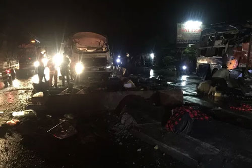 Tai nạn giao thông cực kỳ nghiêm trọng, hơn 11 người thương vong