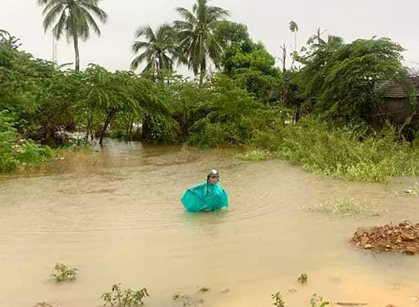 Do mưa lớn kéo dài, nhiều nơi trên địa bàn huyện Hòa Vang (Đà Nẵng) đã bị ngập nặng