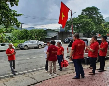 Thành viên Hội lái xe 23 Hà Giang đón Bác Hải lần thứ 2 lên Hà Giang.