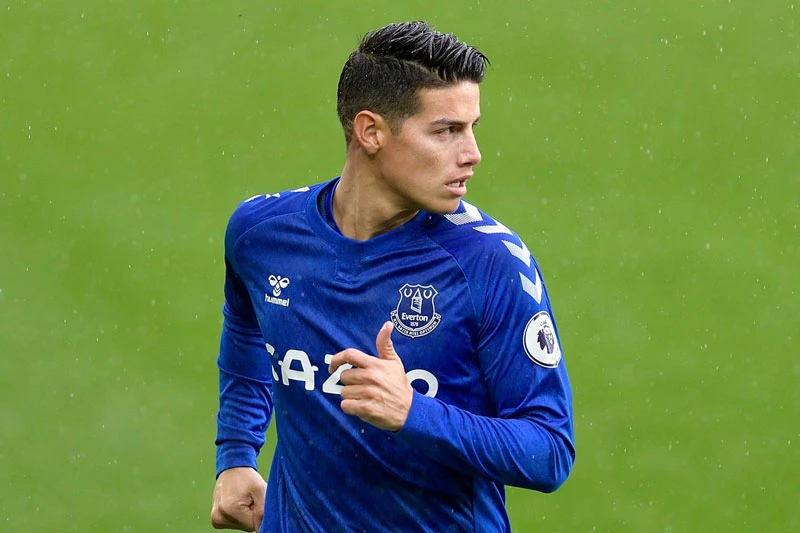 Tiền vệ: James Rodriguez (Real Madrid sang Everton, 22 triệu bảng).